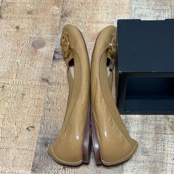 Tory Burch Flats Womens 8M Nude Beige Caroline Ballet Patent Leather Slip On - Picture 8 of 10